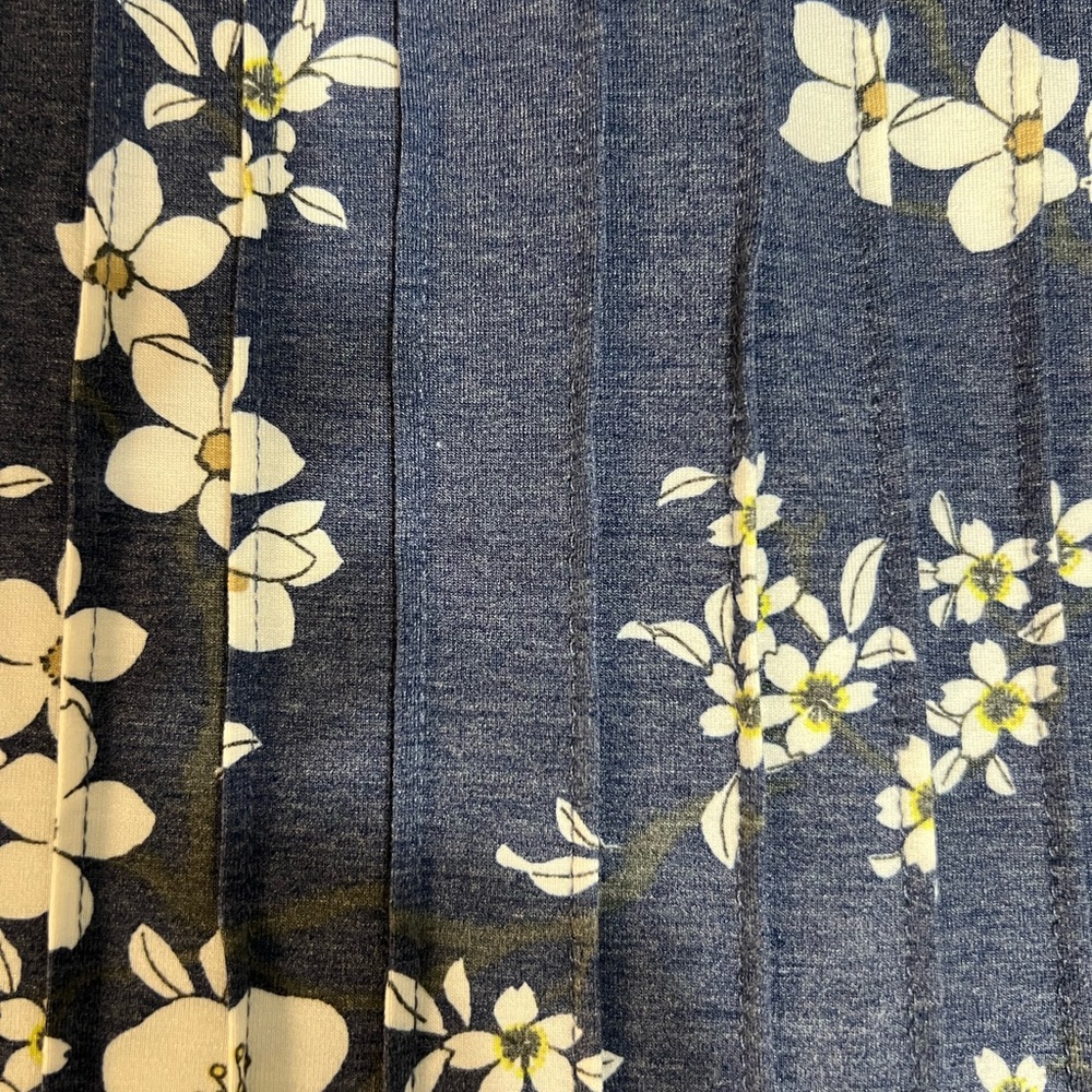 Dusty Blue Floral Knit Top with Pin Tuck Pleating - Picture 5 of 6